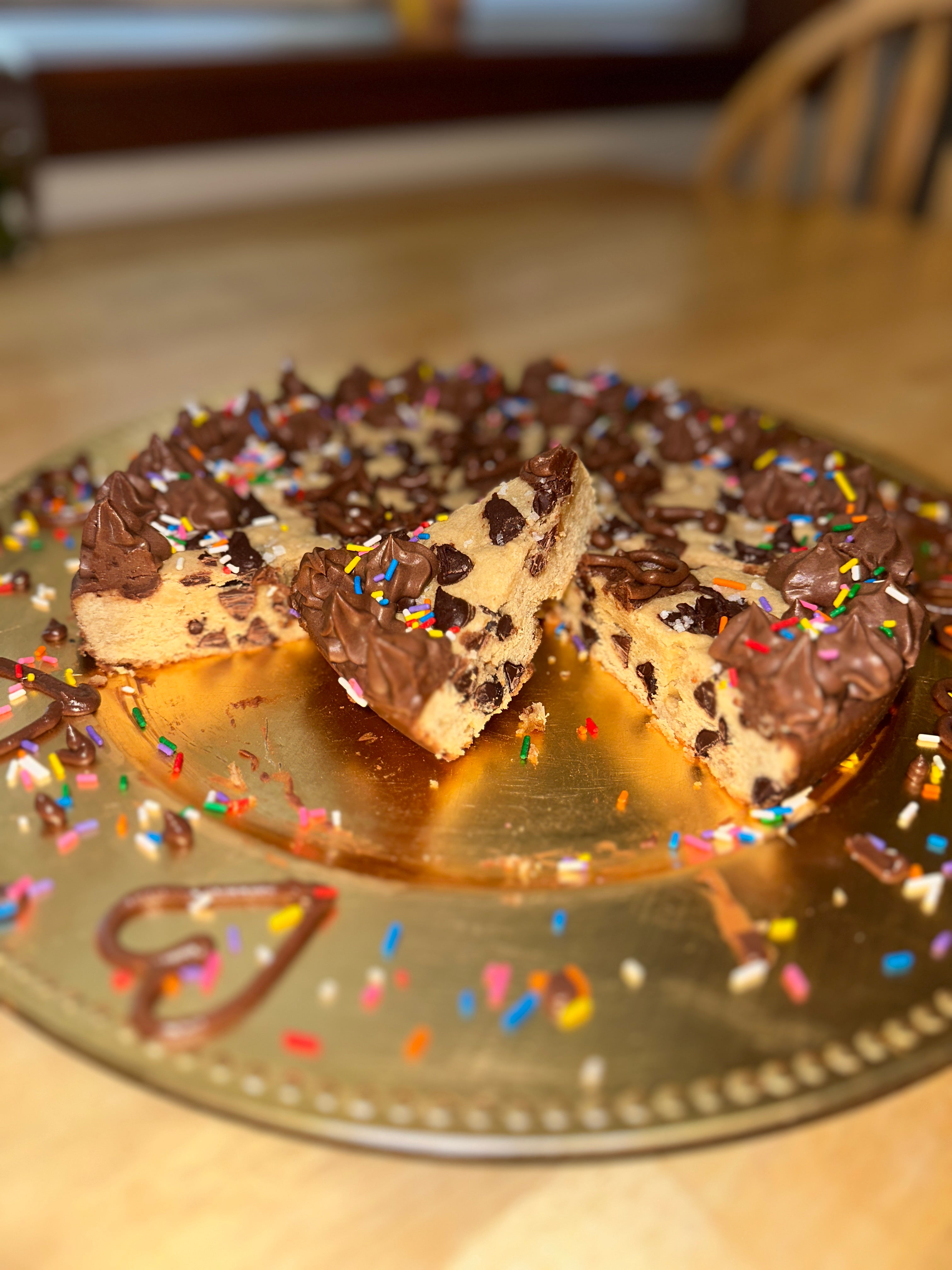 Cookie cake slices